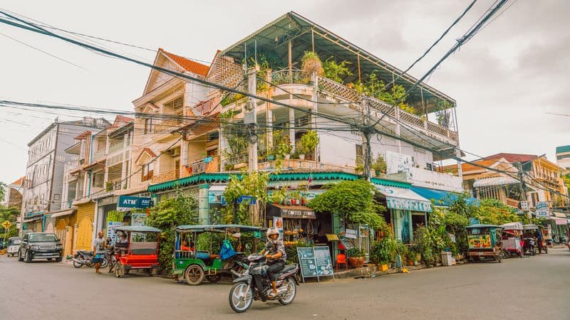 From the temples of Angkor to the Mekong Delta, experience unique and exotic end-of-year celebrations - & Hanoi and Halong Bay (port-to-port cruise)