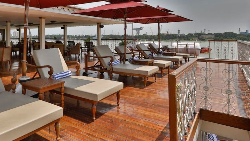 Cruise on the Ganges between Kolkata and Varanasi & the splendors of Rajasthan (port-to-port cruise)