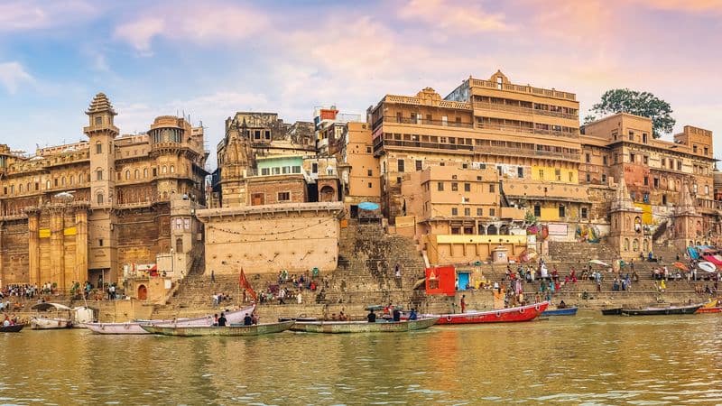 Cruise on the Ganges between Kolkata and Varanasi & the splendors of Rajasthan (port-to-port cruise)