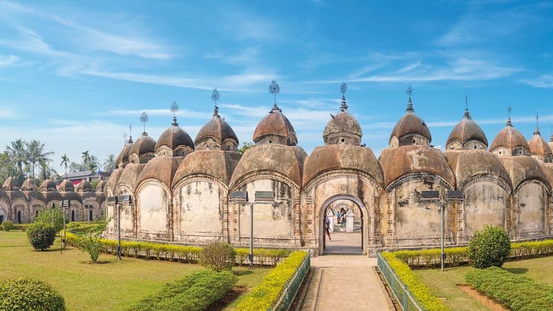 Cruise on the Ganges between Kolkata and Varanasi & the splendors of Rajasthan (port-to-port cruise)